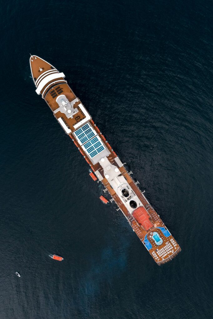 Luftaufnahme Kreuzfahrtschiff HAL