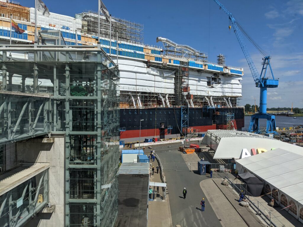Meyer Werft Besucherzentrum Blick