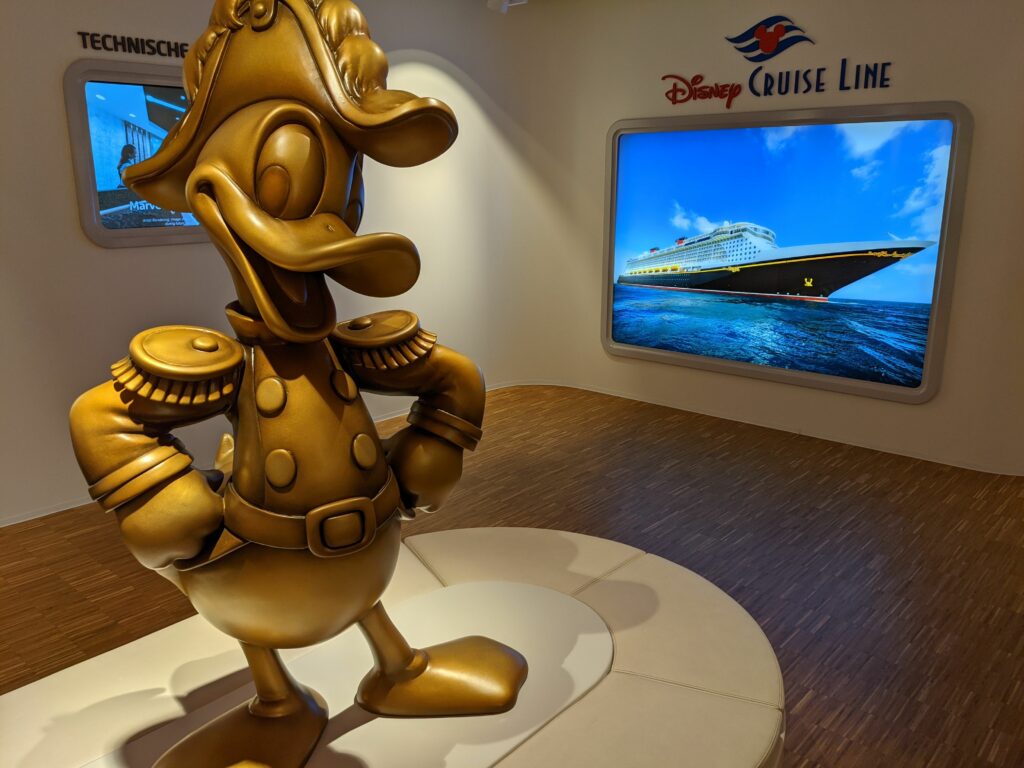 Meyer Werft Besucherzentrum Disney Micky Maus